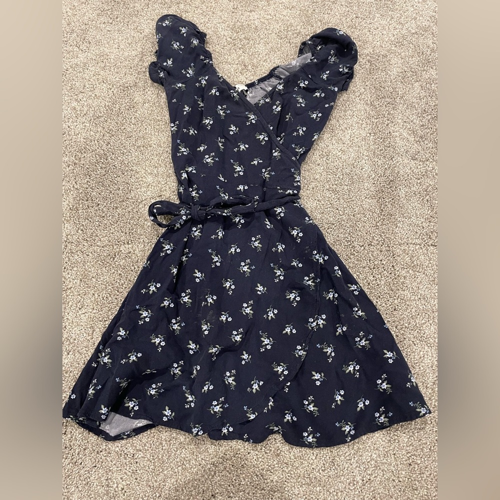 2 DRESSES HOLLISTER extra small, dark blue dress LA hearts, extra small